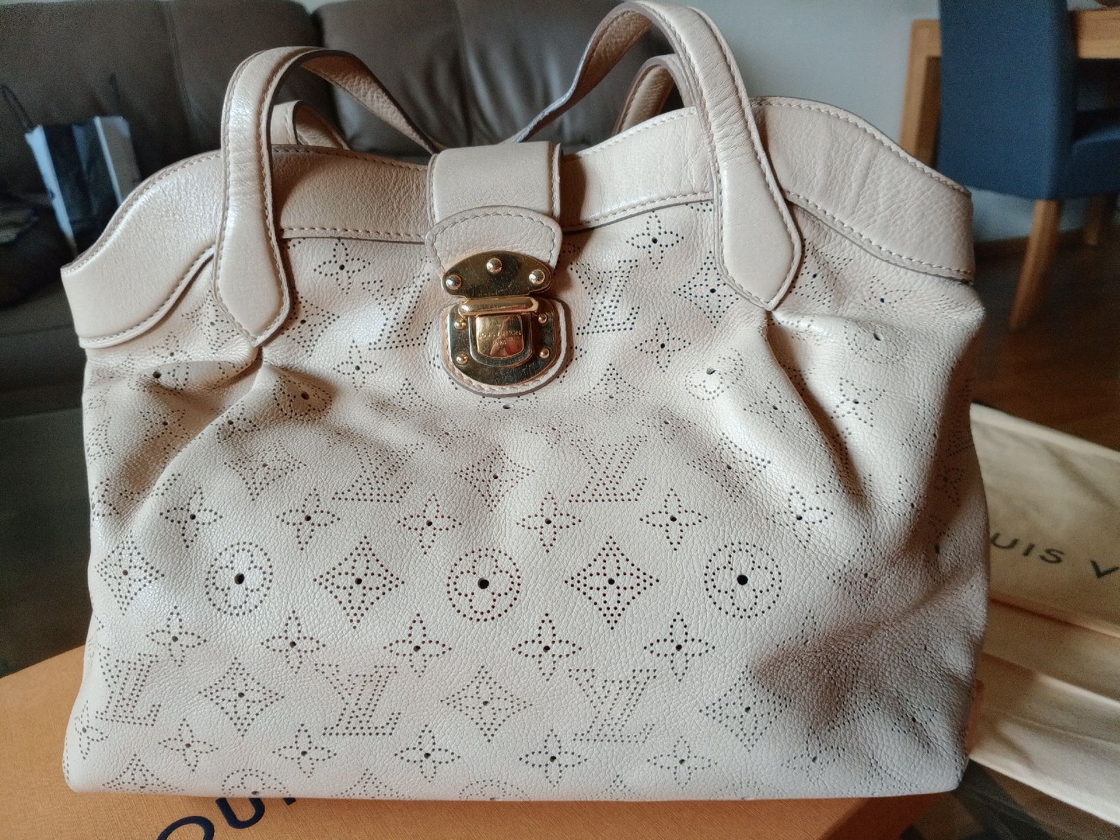 Louis Vuitton Taschen für Damen: Louis Vuitton . Mahina – Gebraucht aus Disentis-Muster von Bix03 2