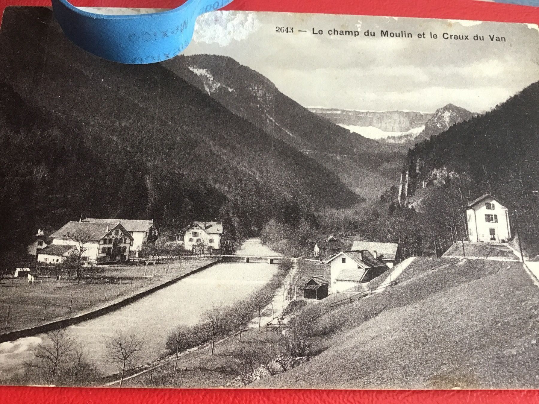 Cartoline postali: Le champ du Moulin et le  Creux du Van – Usato da Thierachern venduto da sweden08