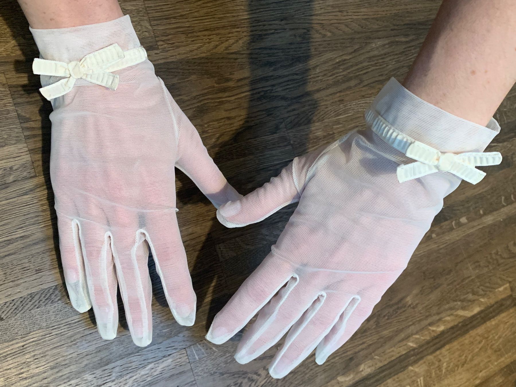 Max Mara Gants & mitaines : MaxMara bride gloves – D'occasion à Thalwil par val_q76v