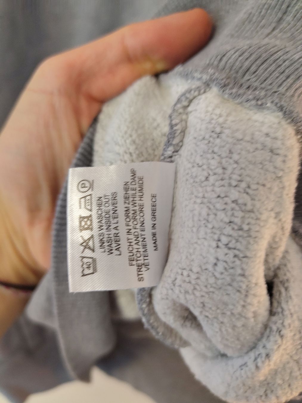 Maglioni & Felpe: Grauer Pullover Grösse M mit Tasche guter Zustand – Usato da Zürich venduto da s_a11 3