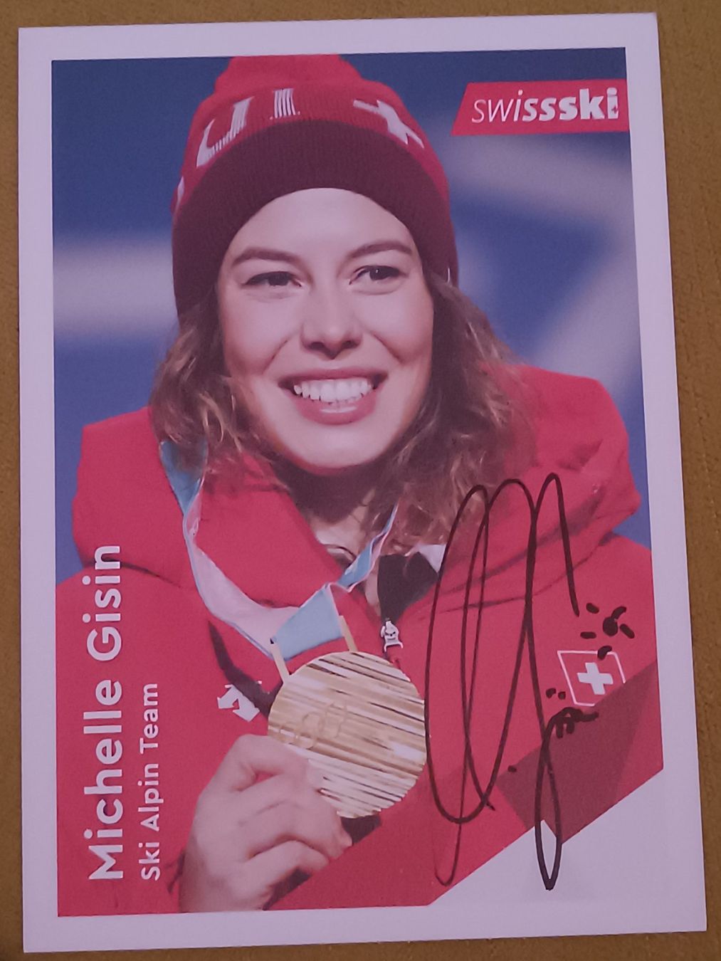 Autografi: Michelle Gisin - Olympiasiegerin – Usato da Menziken venduto da Autogramme