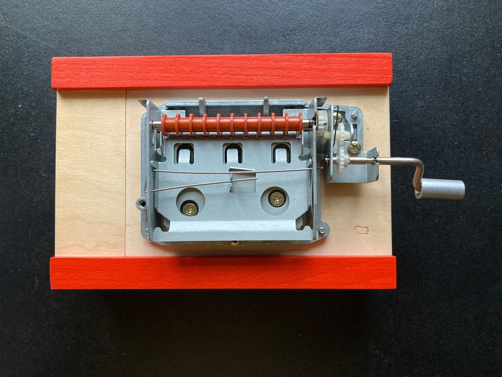 Lutèce Spieluhr 'Non, Je Ne Regrette Rien' - Handkurbel-Musikbox Mit Edith Piaf Melodie