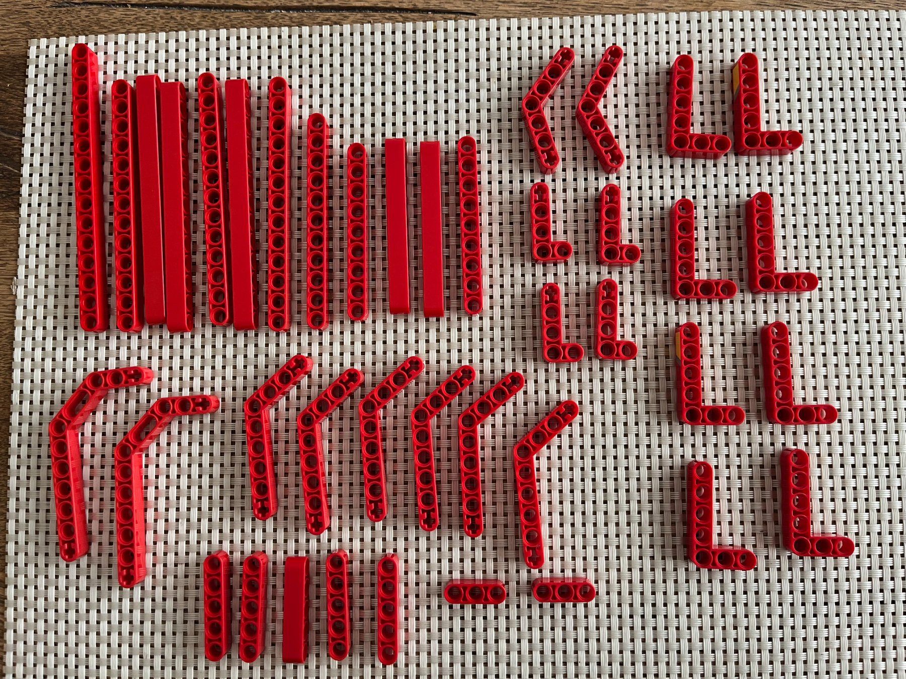 Lego Kit di costruzioni: Lego Technic 9396 rote runde Lochbalken – Usato da Buochs venduto da Techtelmechtel