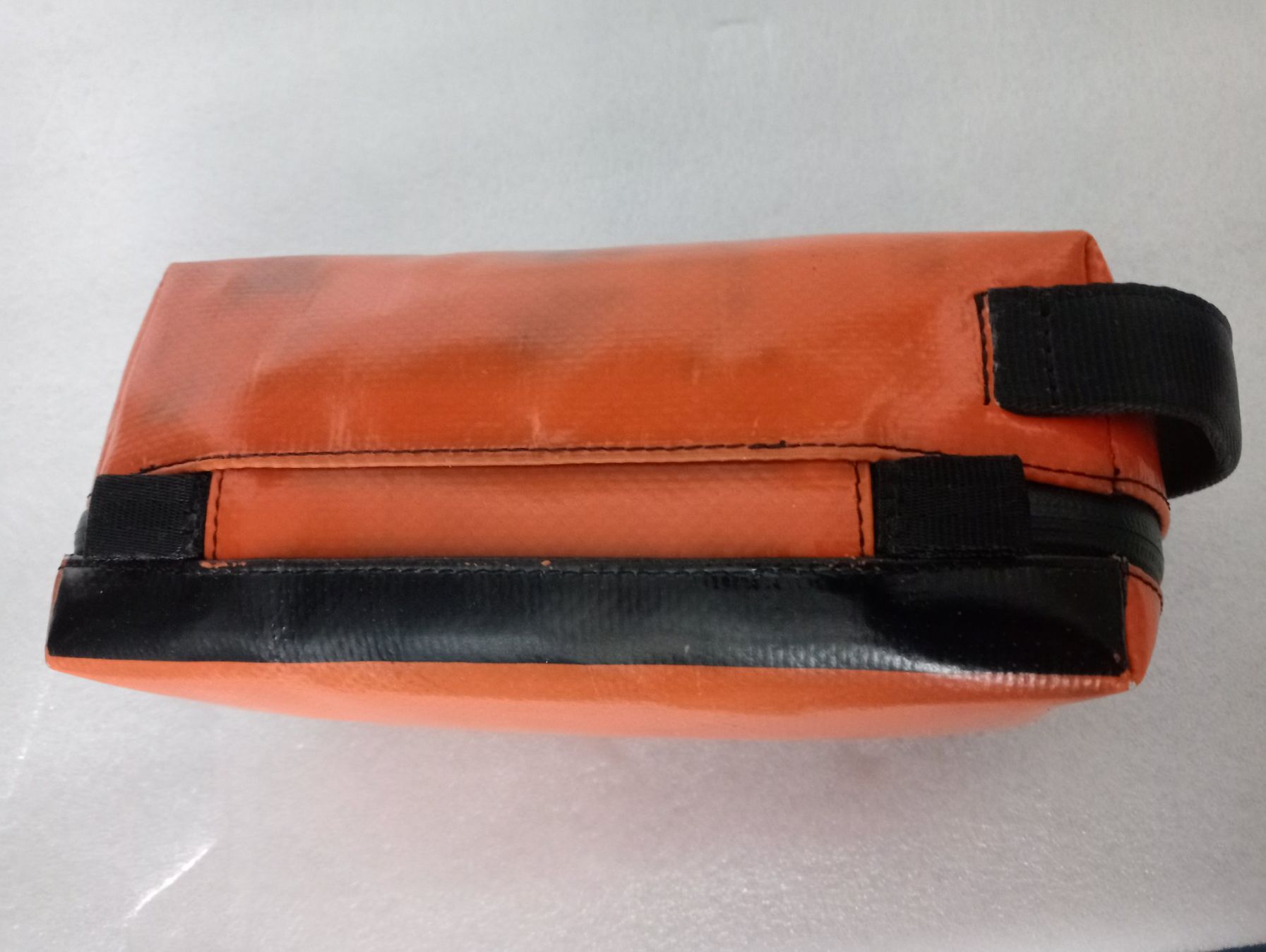 Freitag Custodie per cosmetici: Freitag Necessaire, Orange 🍊 Farbe – Usato da Zürich venduto da sendbad 2