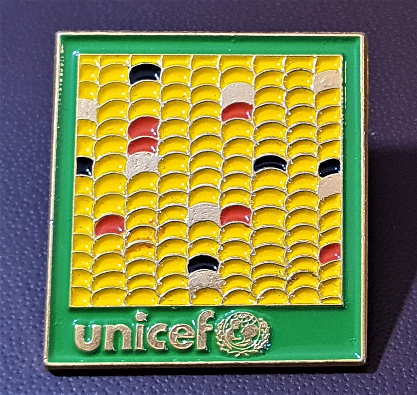 Placchette & Badge: Q322 - Pin unicef – Usato da Reinach BL venduto da Boston-Verkauf