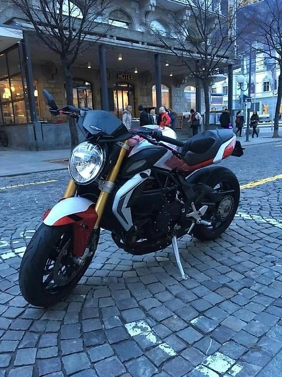 MV Agusta Route: MV AGUSTA B3 Brutale 800 RR ABS – D'occasion à Zizers par angthi85 1