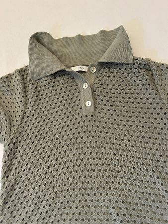 Slightly cropped and perforated MANGO blouse. Size S but fit