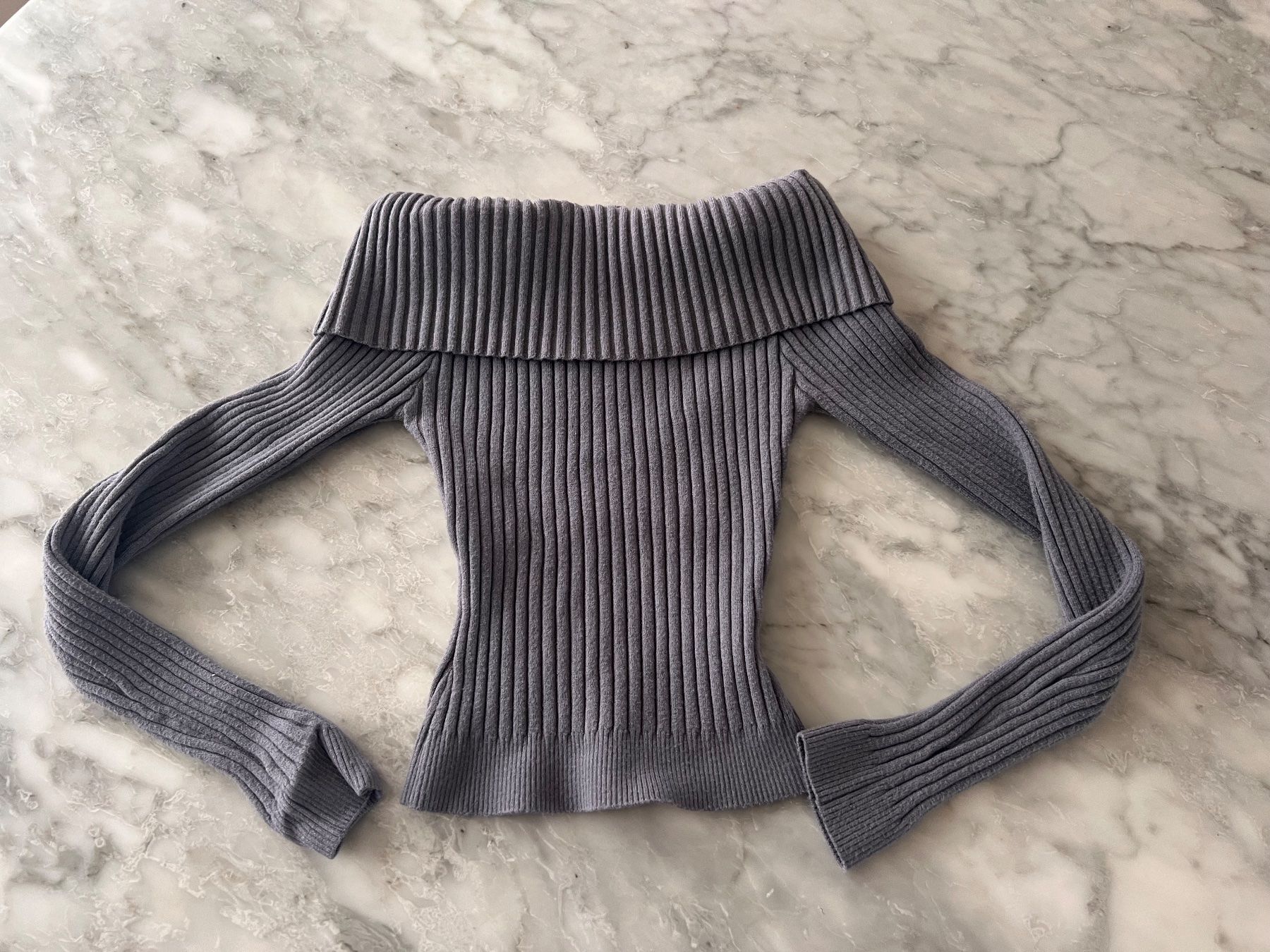 Pulls & Sweat-shirts: Strickpullover mit off-shoulder Ausschnitt - Grau Boat Neck – D'occasion à Hünenberg See par mississauga 1