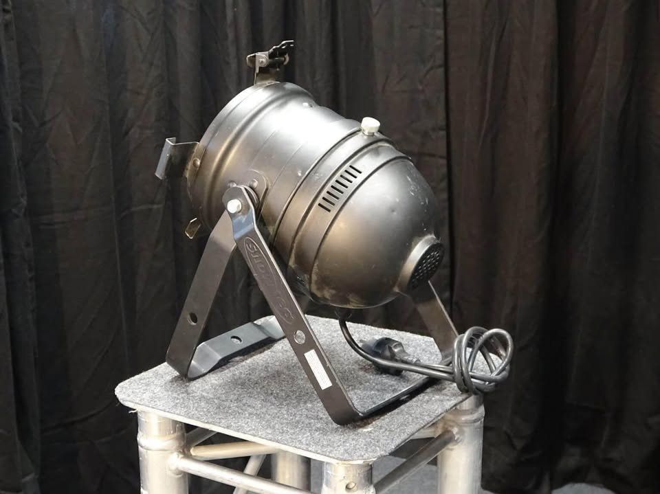 Showtec Lampade: Showtec Par 56 nez court – Usato da Lausanne 26 venduto da baptistevgl