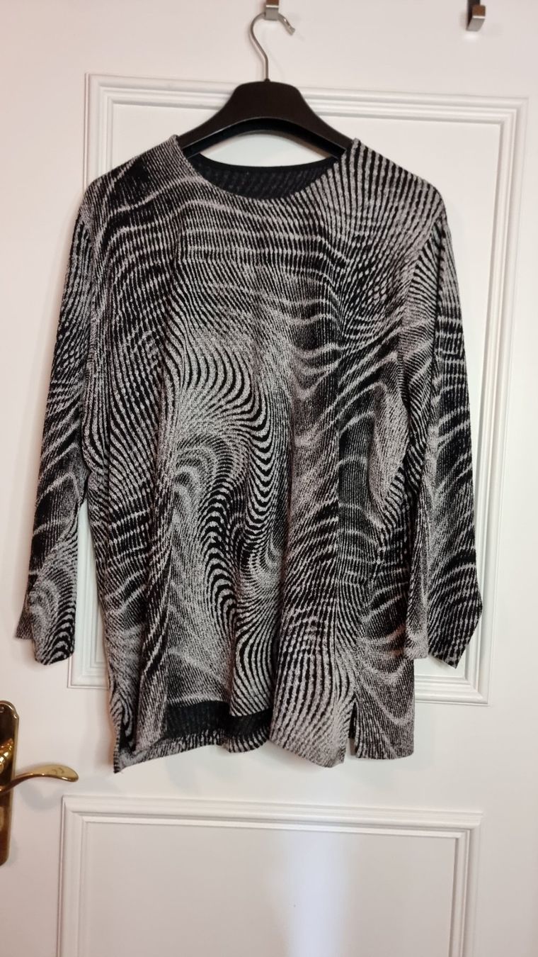 Blusen: Schicker Damenpullover Gr. 48/50 schwarz/weiss Muster – Gebraucht aus Wald ZH von CapLux 2