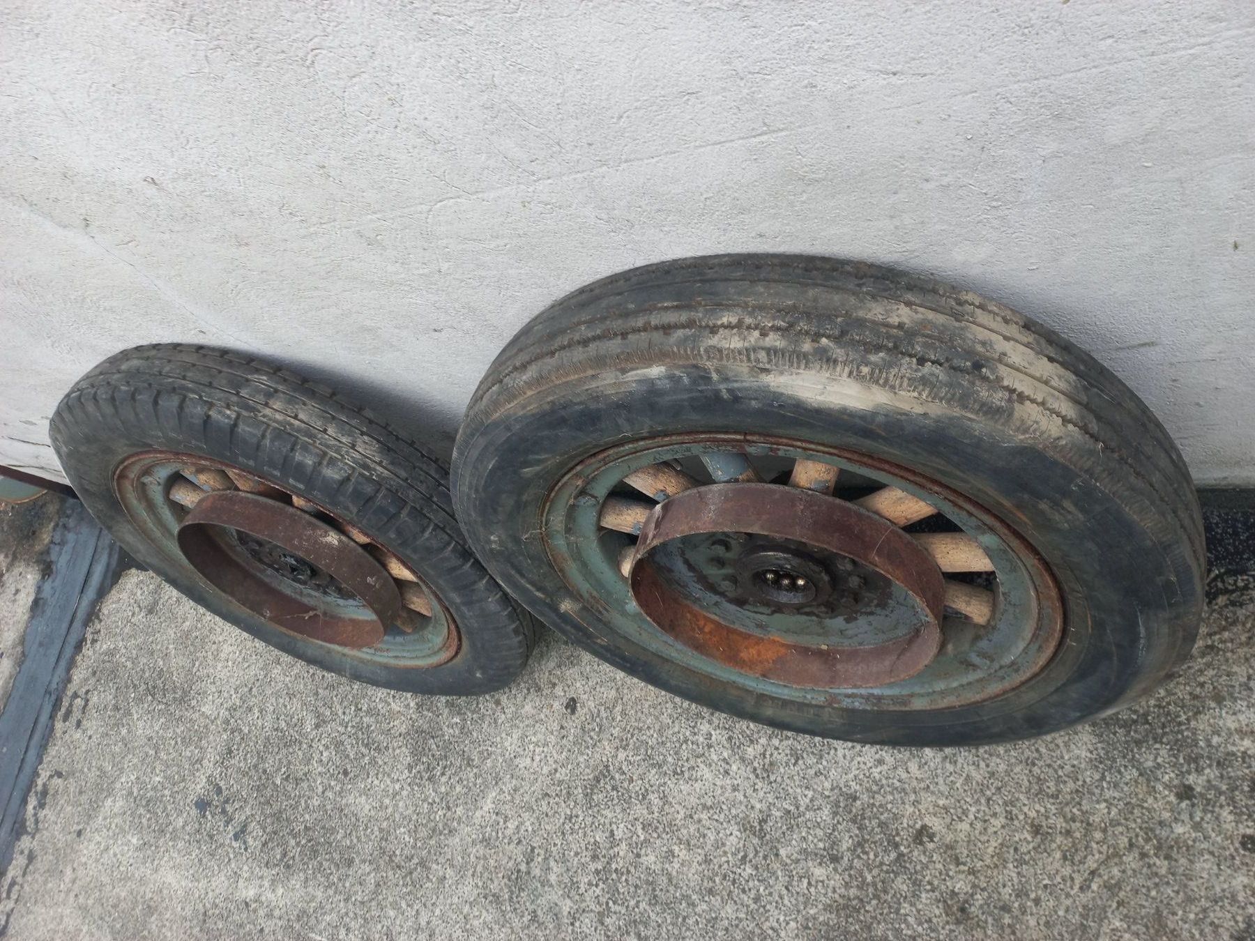 Buick Pneumatici & Ruote complete: Oldtimer 2 Speichenrad / Holzspeichenrad BUICK 21" für Deko – Usato da Dulliken venduto da Dullikenlerchclassic 3