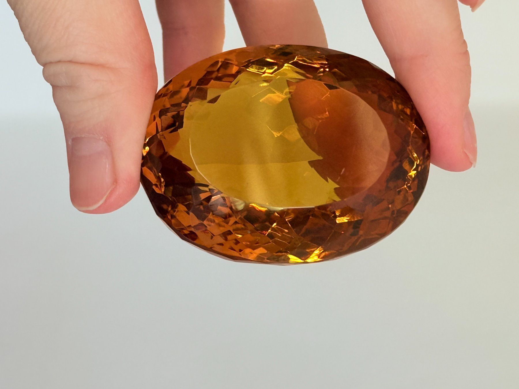 Minerali & Pietre curative: 484.30 Ct Certified Oval Cut Loose Gem – Nuovo e nell'imballaggio originale da Genève venduto da AWWA 6