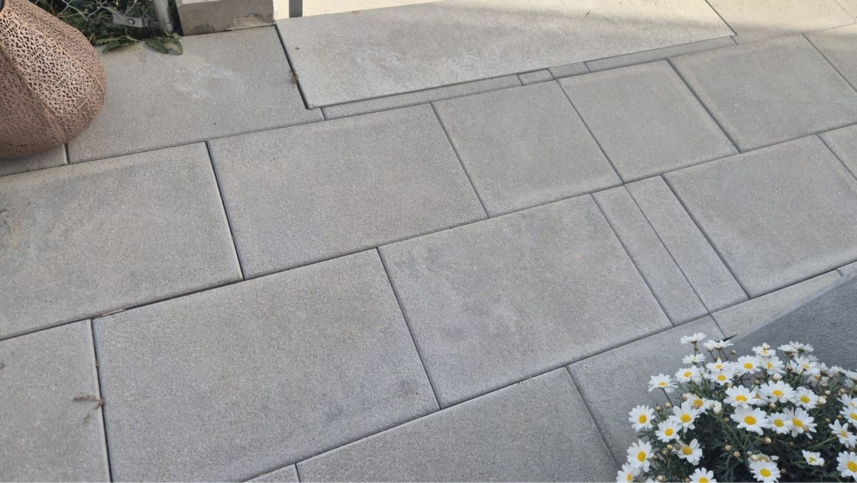 Bodenbeläge: Terrassenplatten grau – Gebraucht aus Thalheim AG von Peralada 1