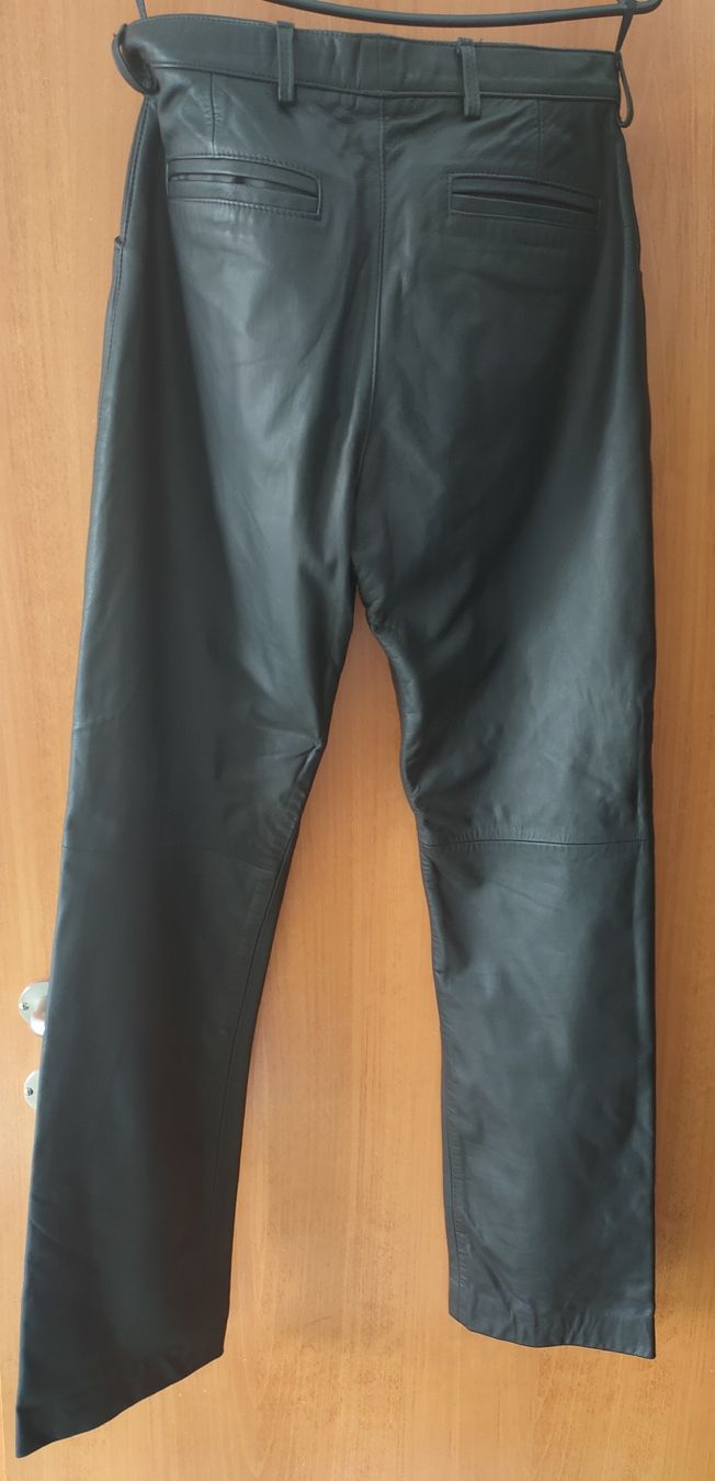 Pantaloni: Schwarze Lederhose Gr. 42, echtes Leder – Nuovo (secondo la descrizione) da Oberwil b. Büren venduto da 3298Oberwil 3