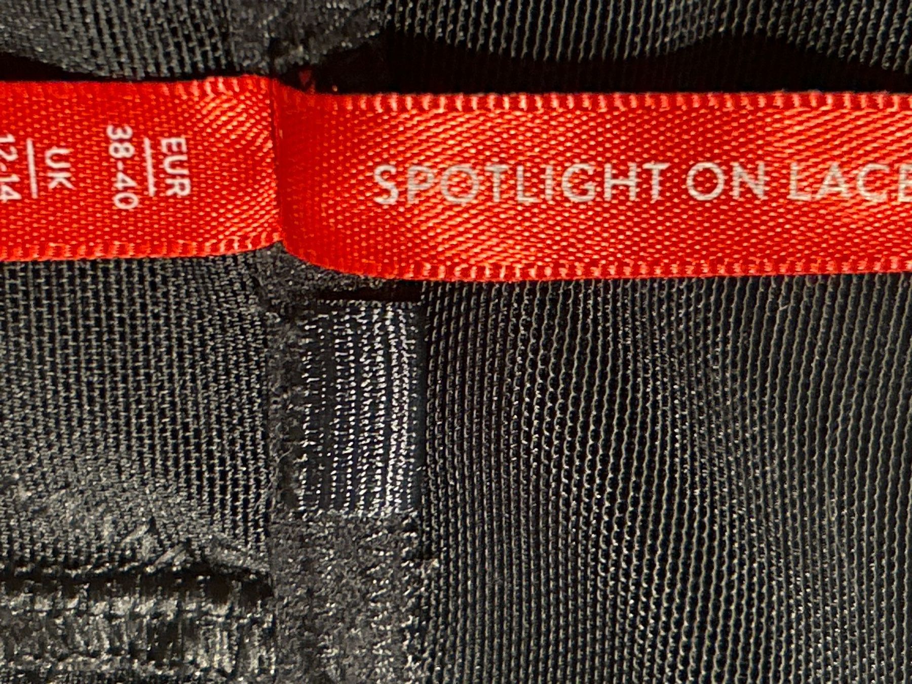 Spanx Altra biancheria intima: SPANX Spotlight On Lace Bodysuit schwarz Gr. 38-40 – Usato da Brunnen venduto da Nala2929 5