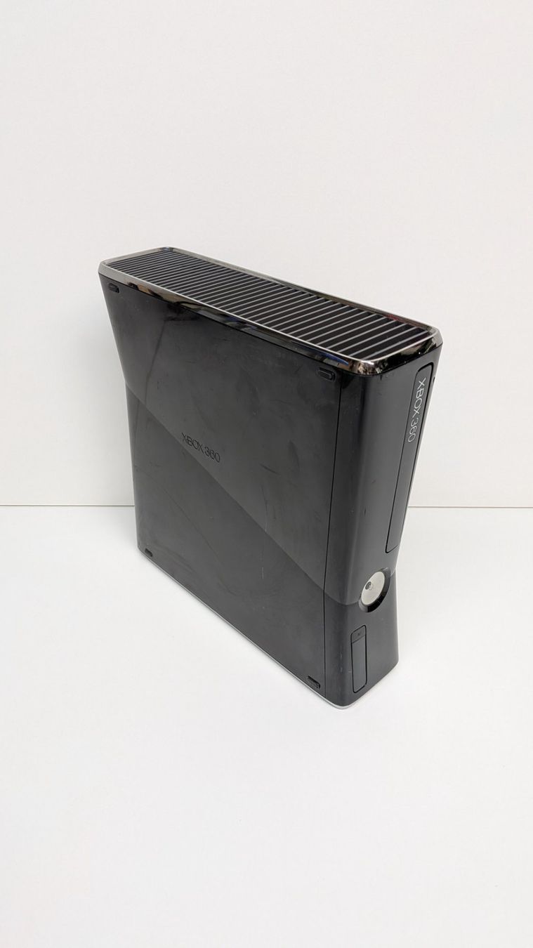 Microsoft Console: Microsoft Xbox 360 S, 2 Controller, 10 Spiele – Usato da Menziken venduto da mame18 4