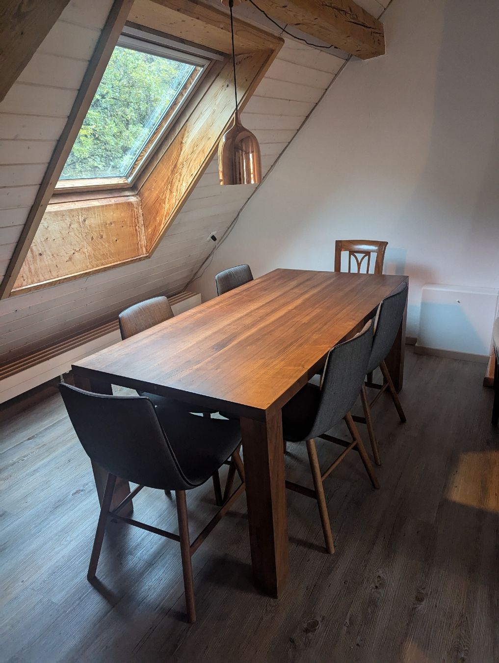 Tische: Nussbaumtisch inkl. Stühle  – Gebraucht aus Biel/Bienne von jul_8rdt