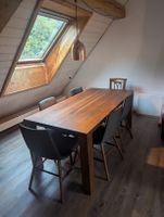 Nussbaumtisch inkl. Stühle 