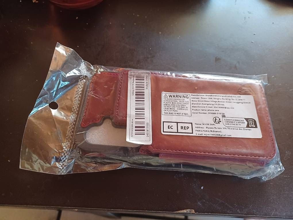 Cover & Protezioni schermo: Handyhülle Galaxy S23 Burgund – Usato da Niederbipp venduto da flodur55
