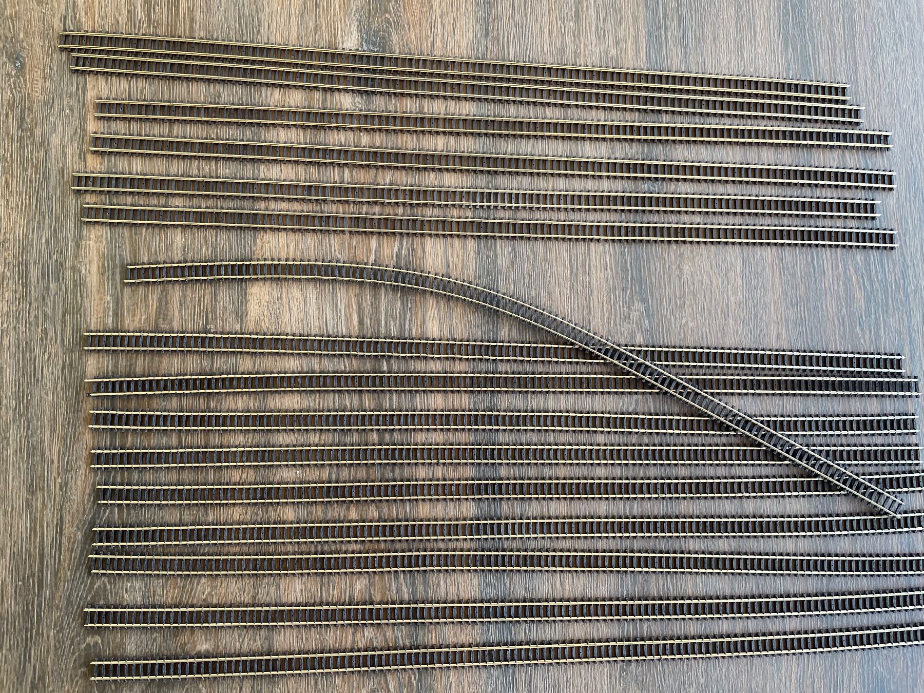 Roco Modellini di ferrovie: Roco Spur N 17x Gleis  a 56cm – Nuovo (secondo la descrizione) da Rorschach venduto da Karotten
