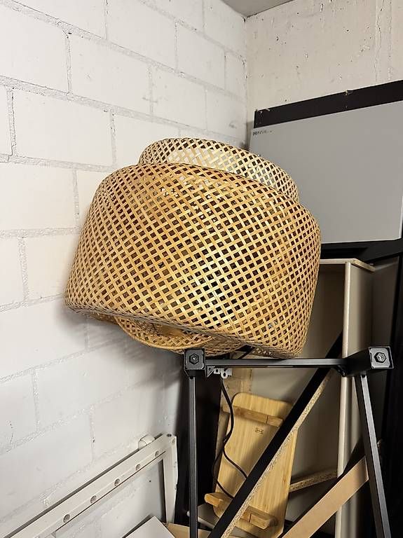 Scaffali: Lampe und Kallax Regal  – Usato da Möhlin venduto da eri_cvy9