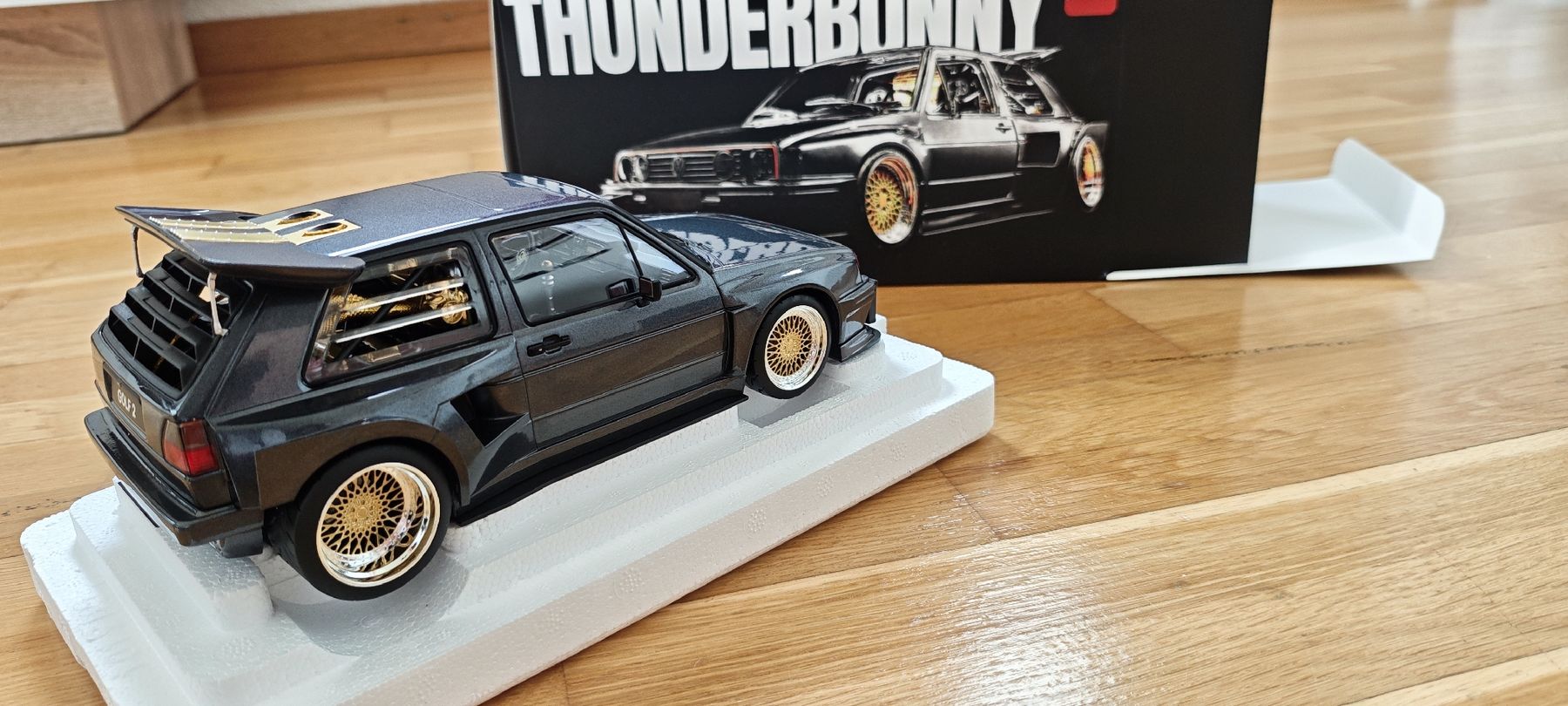 Modellini d'auto: Kraemo Thunderbunny 1:18 – Nuovo e nell'imballaggio originale da Obfelden venduto da Racetac 1