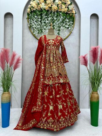 Prächtiger Rot-Goldener Designer Anzug mit Lehnga