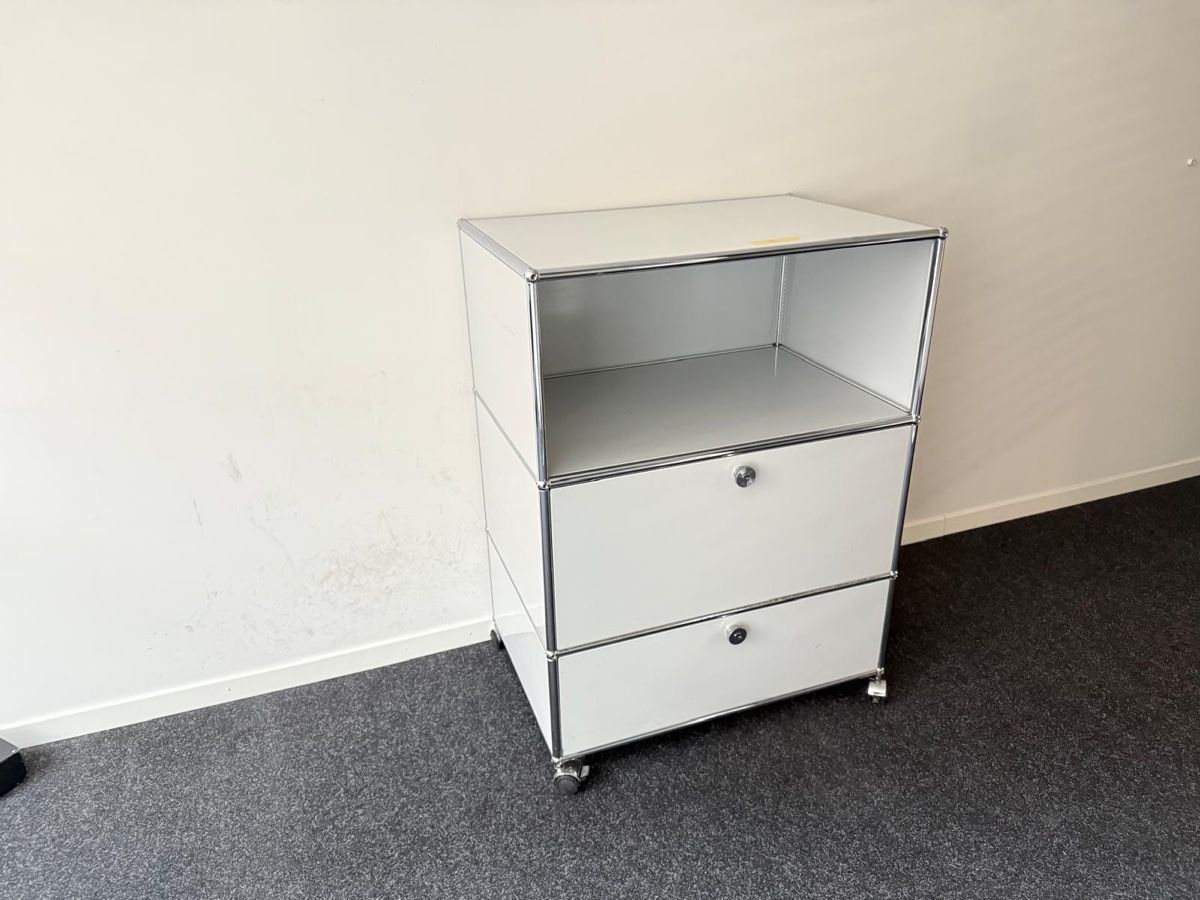 USM Scaffali: USM Sideboard Lichtgrau – Usato da Grenchen venduto da Design-Outlet 4
