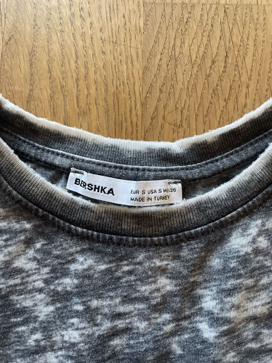 Bershka T-shirt: graues Tshirt von Bershka – Usato da Bottmingen venduto da iri_2dqk 1