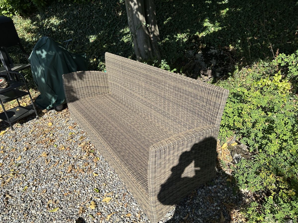 Bänke: Gartenbank Hunn Madrid II – Gebraucht aus Tüscherz-Alfermée von Pluriel2 1