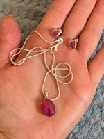 Ensemble collier et boucles d'oreilles pierres roses