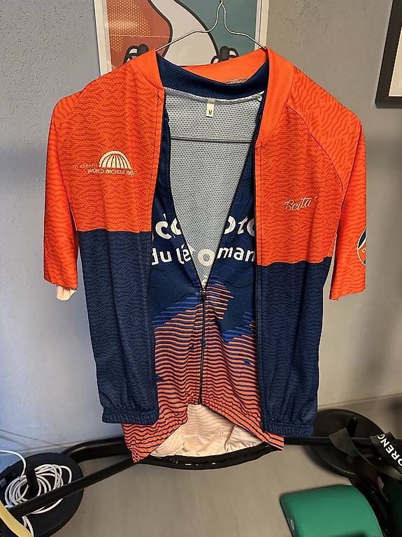 Maillots de corps & Pantalons: Divers maillots de vélo – D'occasion à Aubonne par petitschlumpf