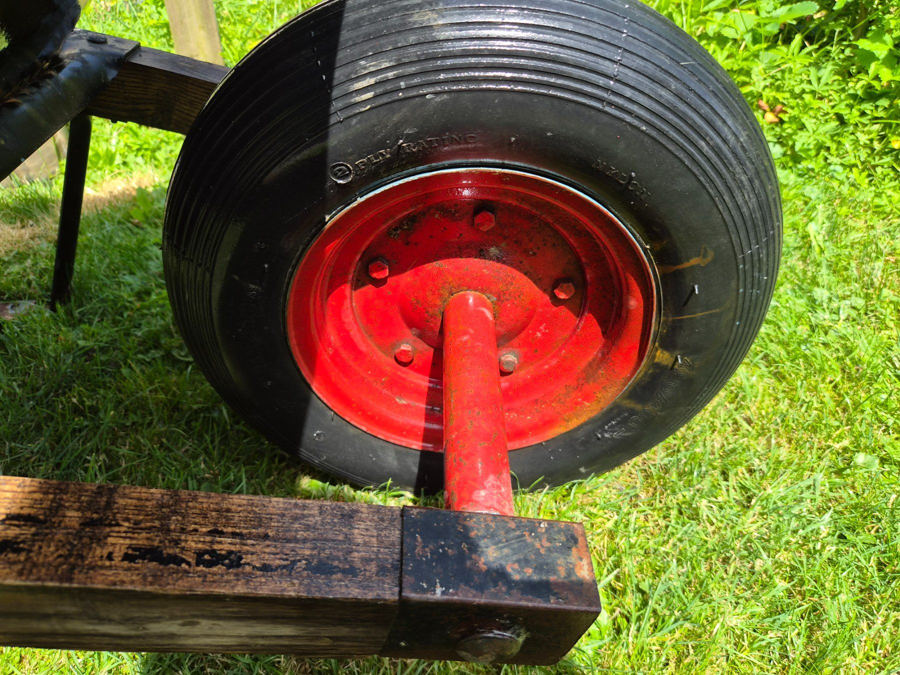Carriole: Spitzboden Karrette mit Pneurad 60 Liter – Usato da Arth venduto da pro_jf92 2