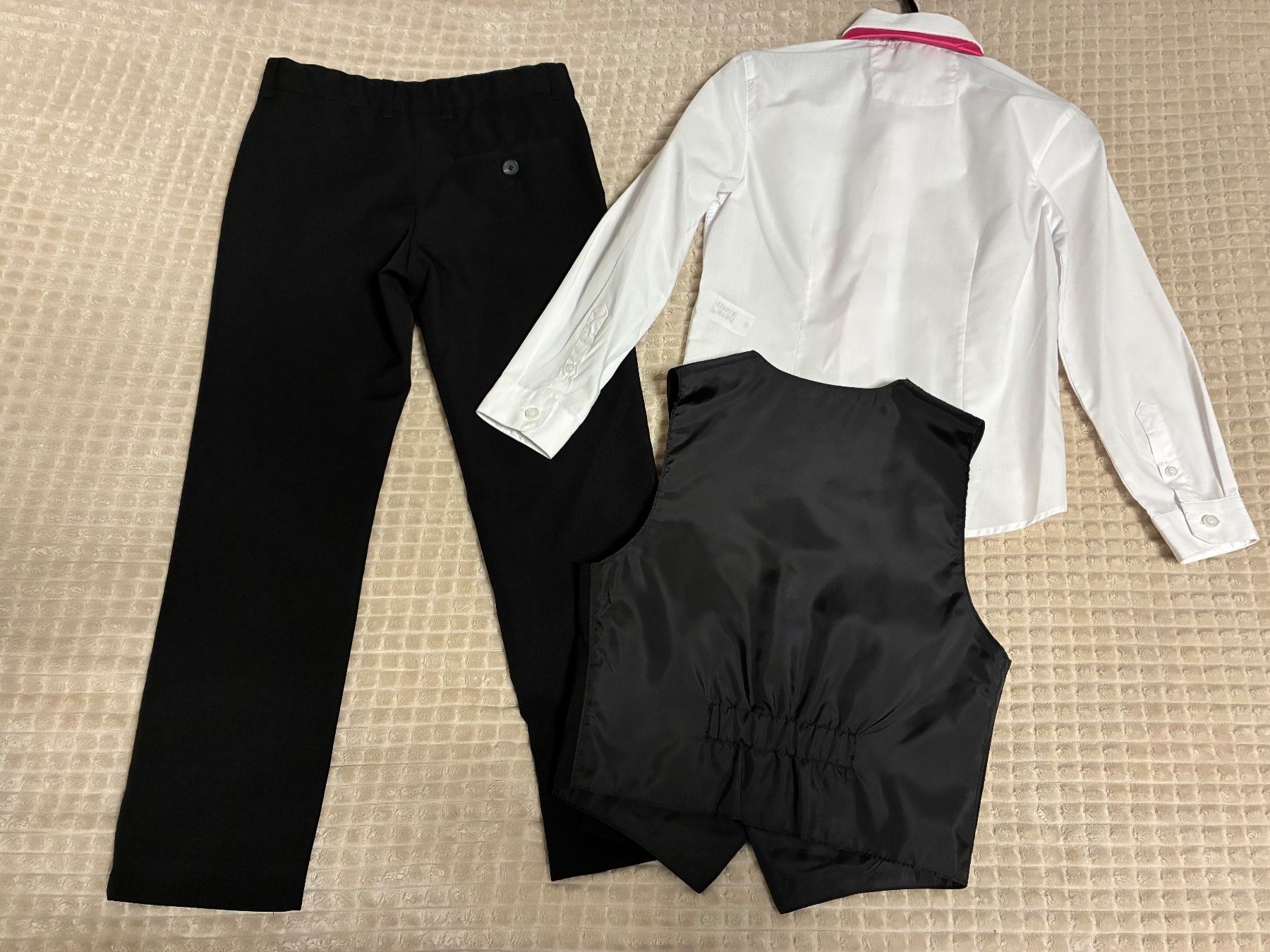 C&A Lotti & Set di vestiti: NWT C&A Anzug 3-teilig gr. 128 – Nuovo (secondo la descrizione) da St. Gallen venduto da Fisch79 8
