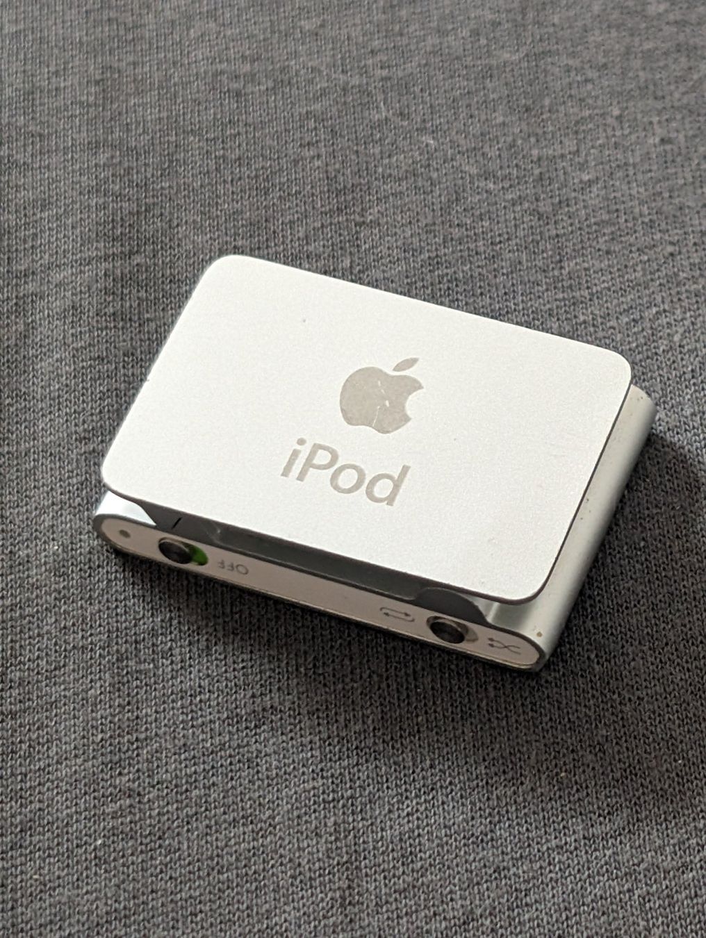 Apple Tragbarer Mediaplayer: Apple iPod Shuffle – Defekt aus Bern von Mantel0 2