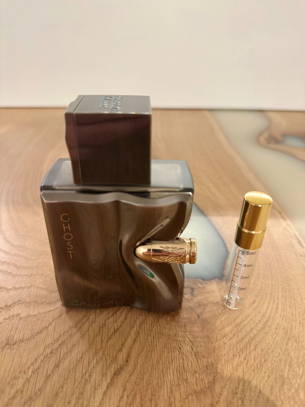 Nishane Parfum & Eau de Toilette: French Avenue: Spectre Ghost, 5ml Abfüllung – Gebraucht aus Haldenstein von Cookieandcream