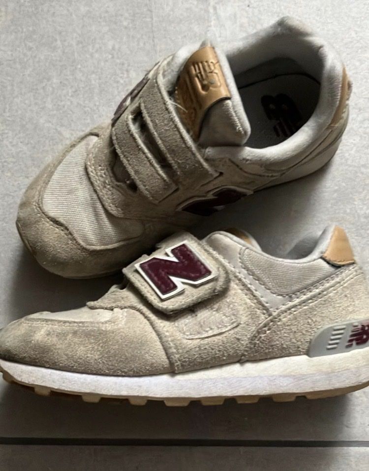New Balance Scarpe per ragazzi: New Balance Sneaker, Gr 28, beige mit rot – Usato da Thal venduto da Mary_lou