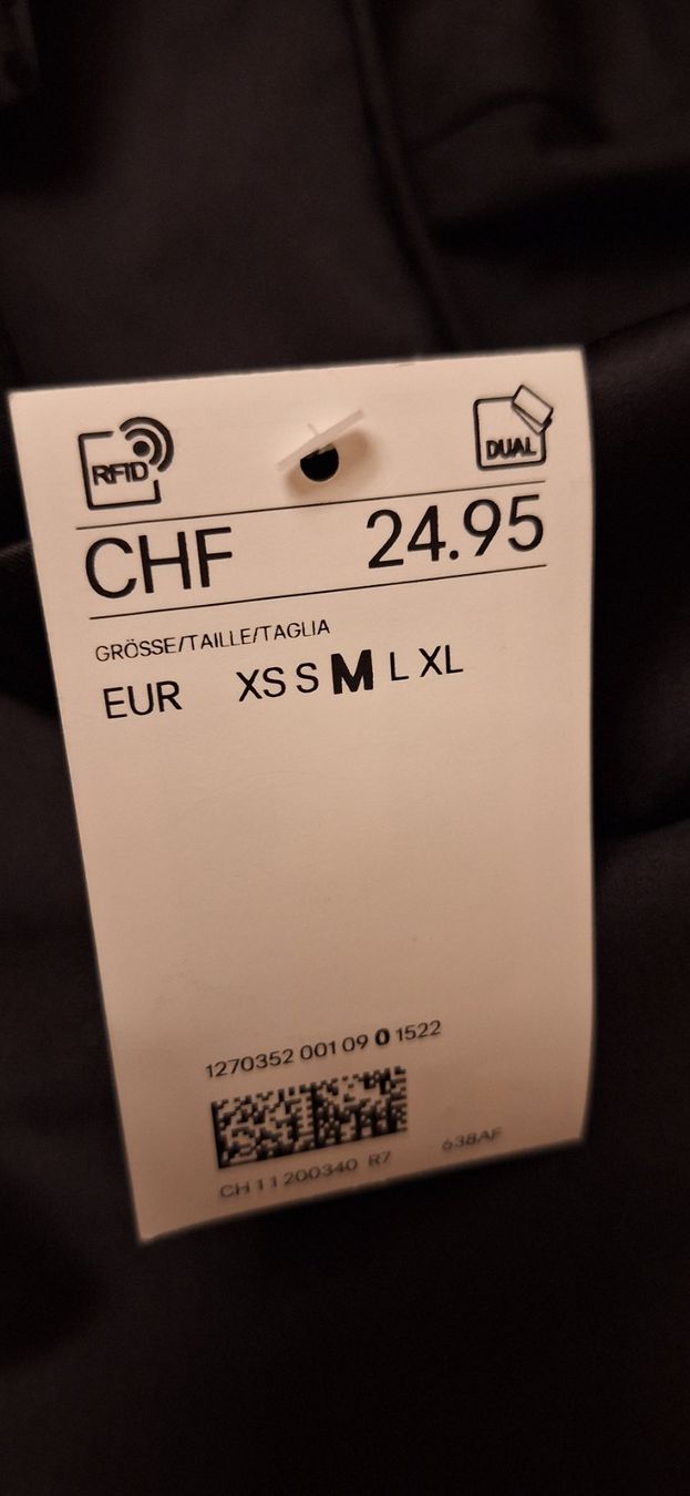 H&M Top: top noir – Nuovo e nell'imballaggio originale da Lussery-Villars venduto da pousinete02 3