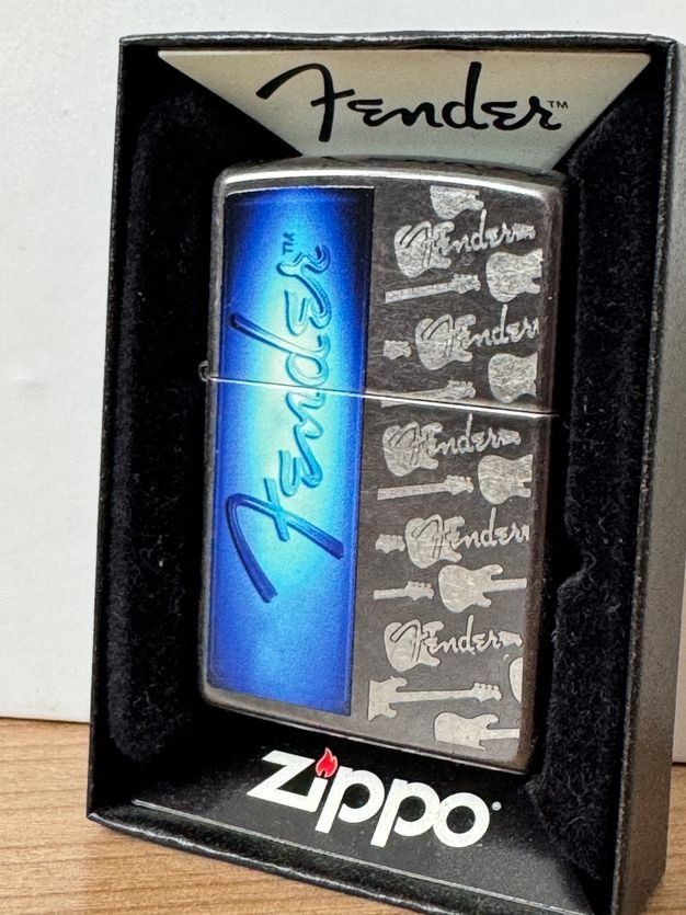 Zippo Accendini: Zippo Lighter Fender Guitar – Nuovo e nell'imballaggio originale da Wettingen venduto da Cyprus_one