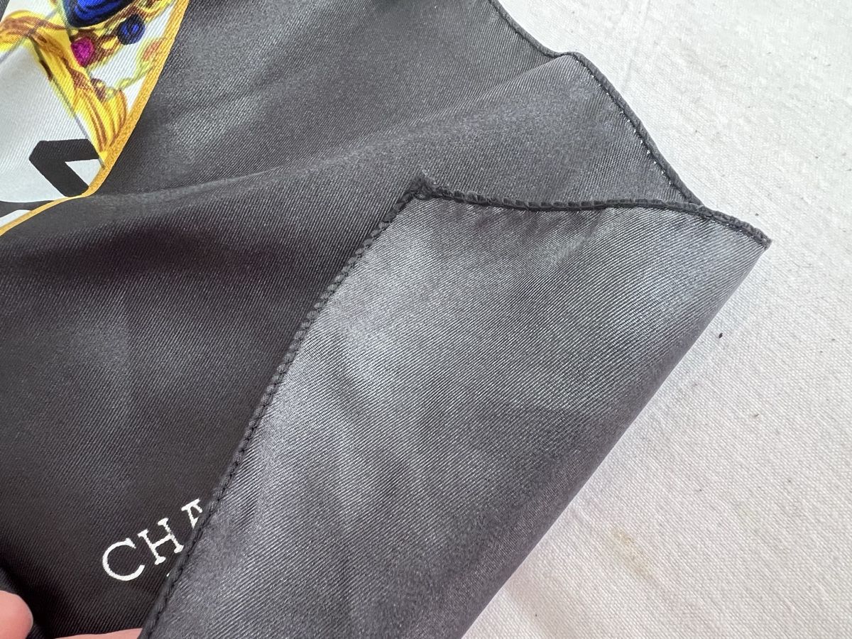 Chanel Foulards & écharpes: Chanel Tuch (37) – D'occasion à Glattfelden par brockischweiz 5
