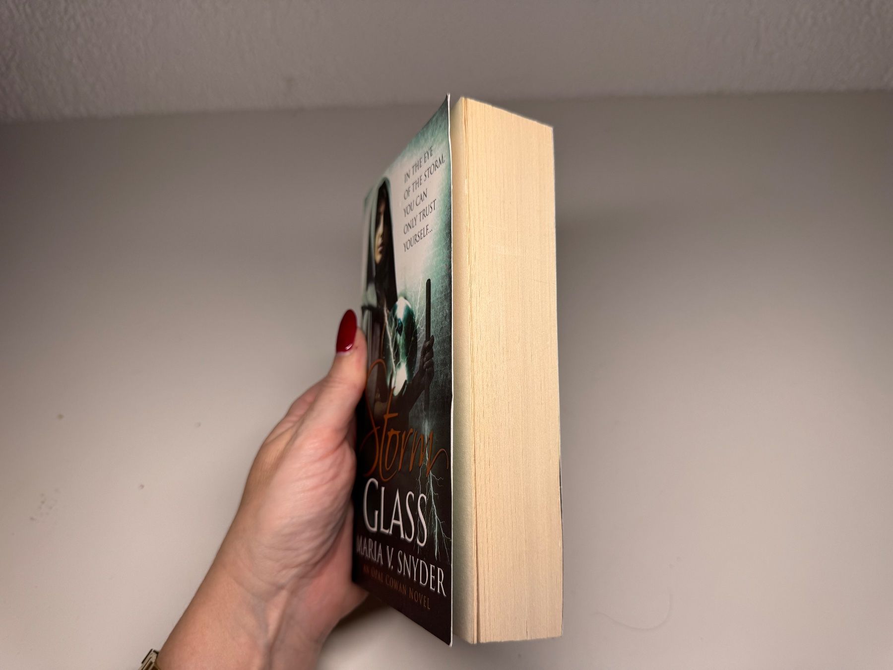 Bücher: NOVEL: Maria V. Snyder, Storm Glass – Gebraucht aus Grosswangen von English_books 1