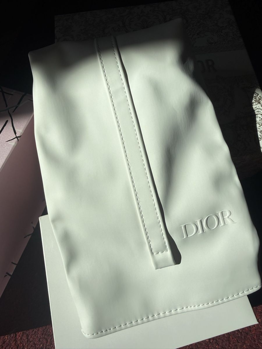 Dior Profumi & Eau de Toilette: Dior Set (perfume and pouch) – Nuovo (secondo la descrizione) da Luzern venduto da sas_r89l 4