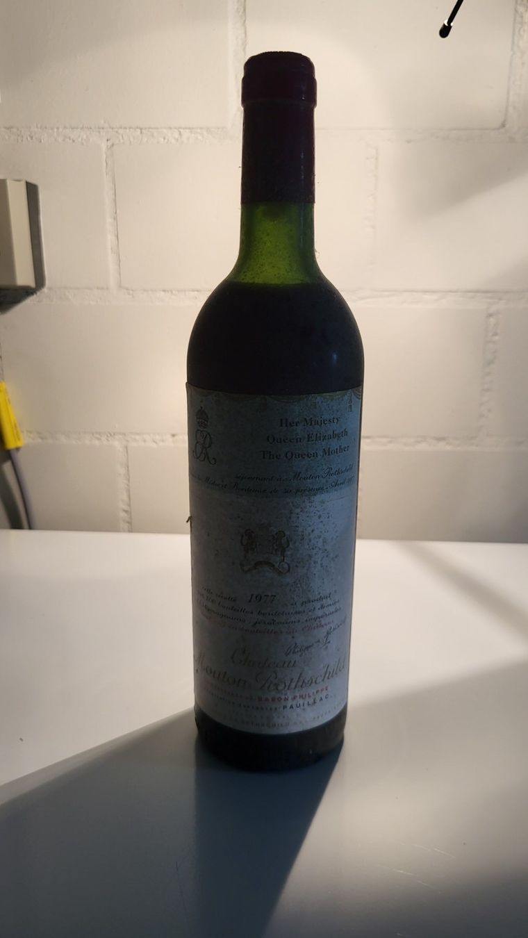 Mouton Rothschild Vino: Château Mouton Rothschild 1977 – Nuovo (secondo la descrizione) da Sempach Station venduto da Miss_sixty6 2