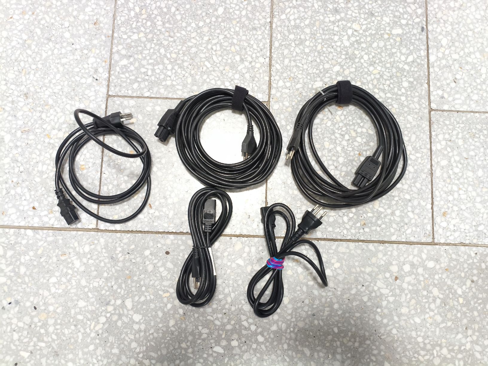 Cavi: 5 Apparatekabel 230V verschiedene Längen – Nuovo e nell'imballaggio originale da Unterbäch VS venduto da ricirici55