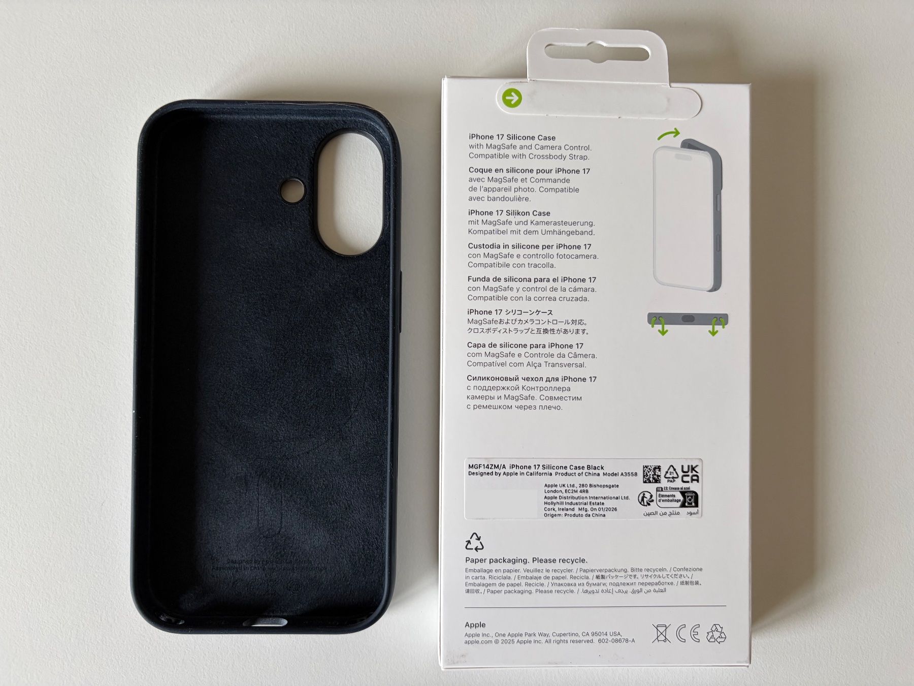 Apple Cover & Protezioni schermo: Original Apple iPhone 17 Silikon Cases Schwarz – Nuovo e nell'imballaggio originale da Adlikon b.Regensdf venduto da S-T-H 1