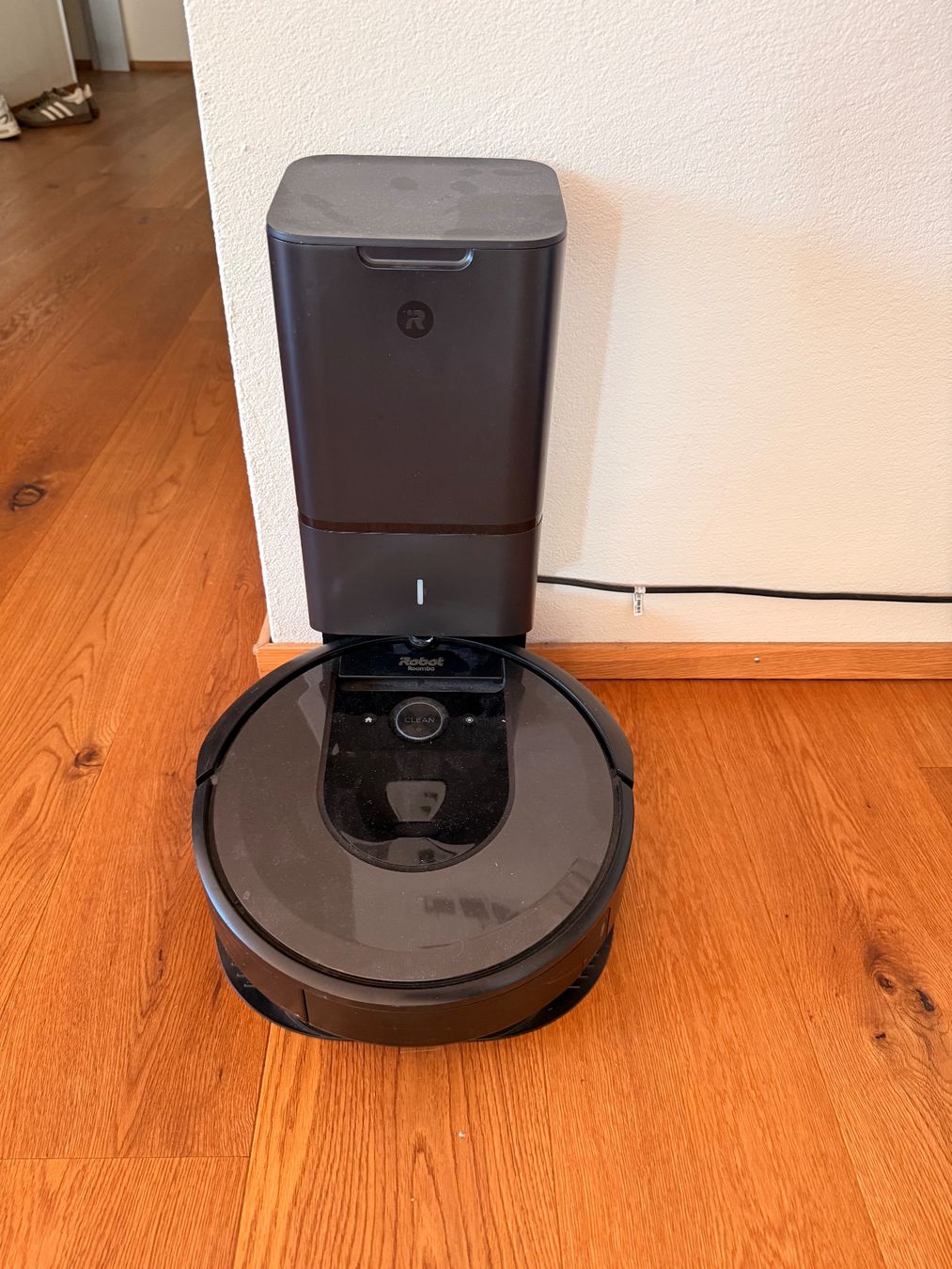 Irobot Aspirateurs & Accessoires: iRobot Roomba i7+ mit Clean Base – Défectueux à Einsiedeln par ReusingIsBetter