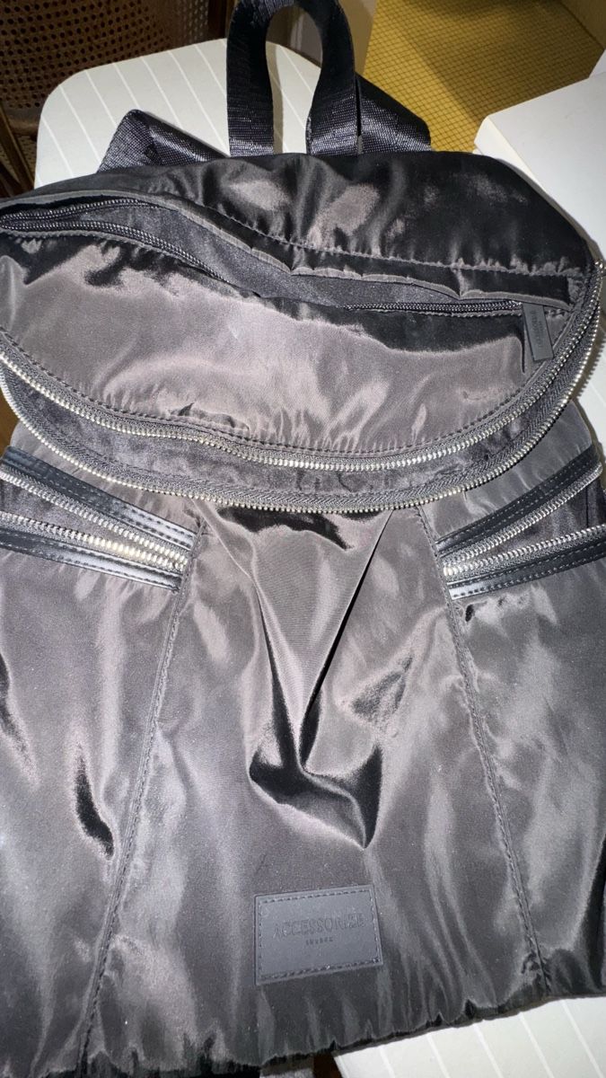 Zaini: Rucksack von Accessorize, schwarz – Usato da Gümligen venduto da morticiaaddams 3