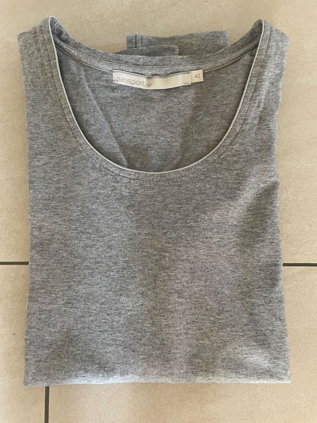 T-shirt: Langarmshirt, grau Grösse 40 – Usato da Münchenstein venduto da ann_2n6y
