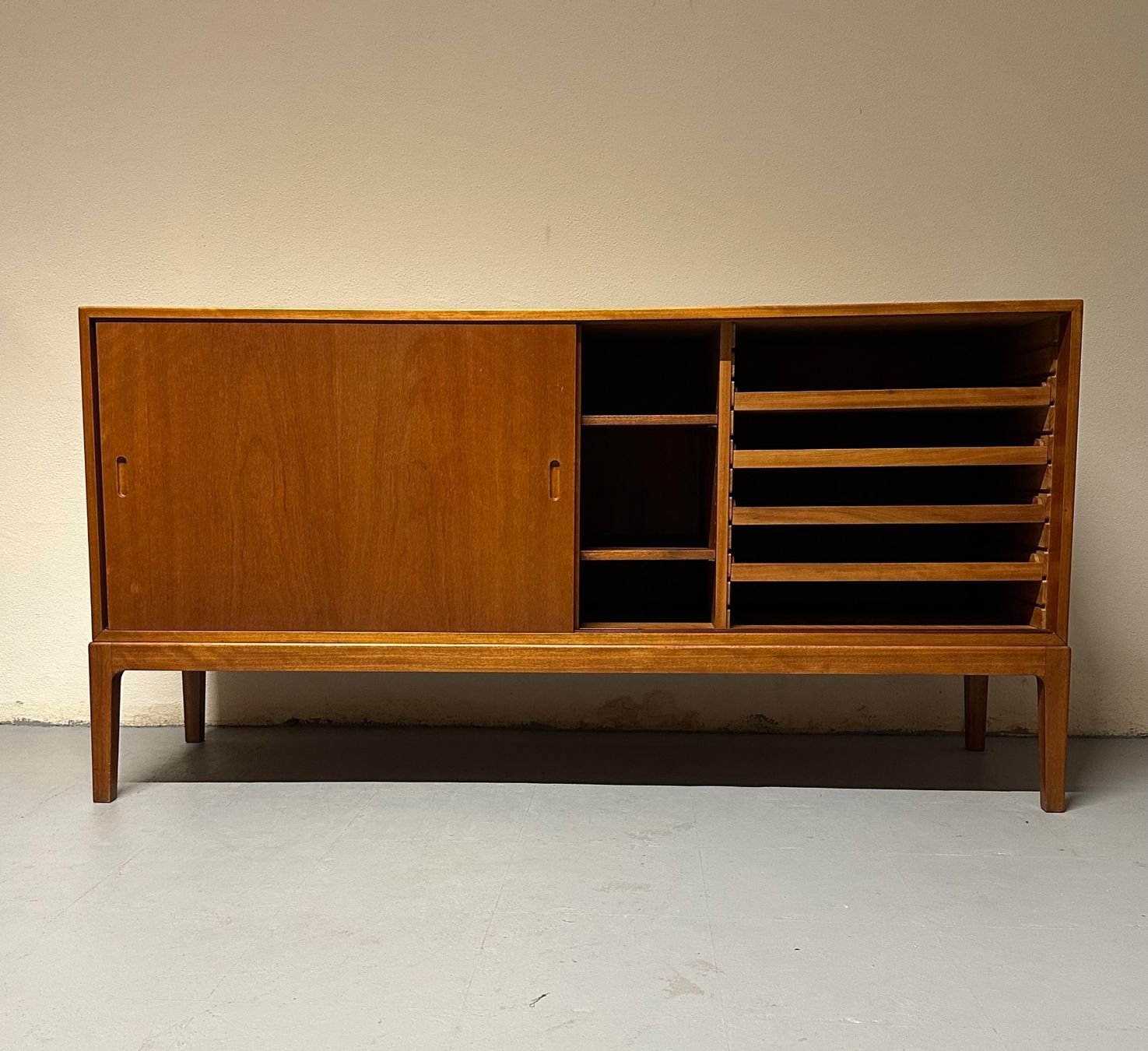 Knoll Cassettiere: MidCentury Teak Sideboard 1950er MCM Dänemark – Usato da Basel venduto da MidMod20C 2