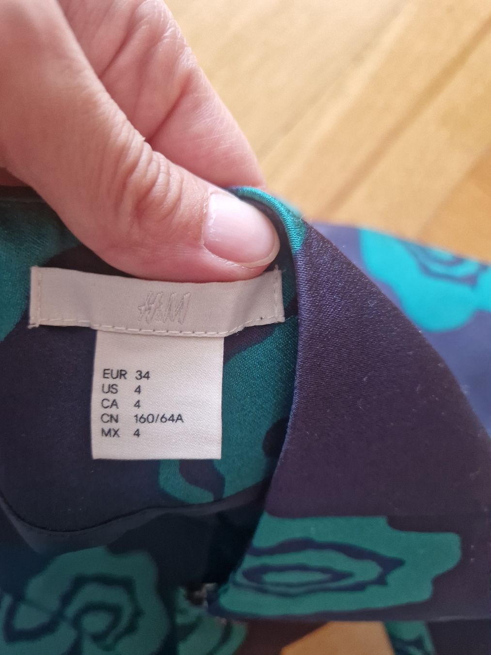 H&M Pantaloni: Pantalon H&M fleuri taille 34 – Usato da Pully venduto da Patriciaeve 3